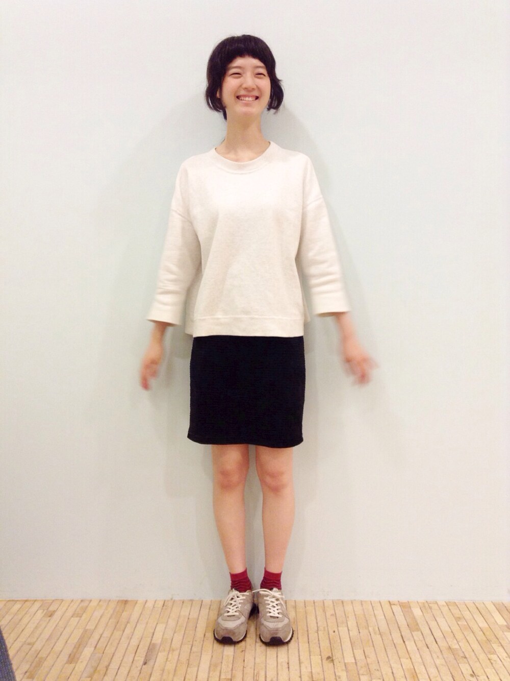 グレー系のその他を着用したレディースの春コーディネートの1枚目の写真