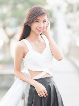 「Lovisaのアイテム（イヤリング、ゴールド系）」を使った、Vanessa Hoさん（レディース・166cm）の春コーディネート