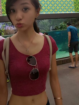 「TOPSHOP（トップショップ）のアイテム（トップス、レッド系）」を使った、Vanessa Hoさん（レディース・166cm）の春コーディネート