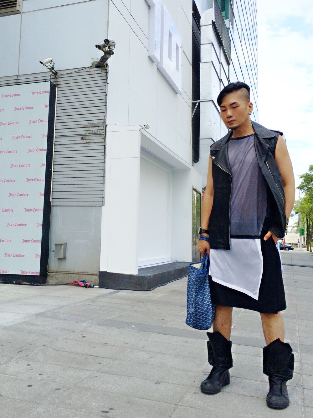 「GIVENCHYのアイテム（タンクトップ、ホワイト系）」を使った、dannyshihさん（メンズ・175cm）の秋コーディネートの1枚目の写真