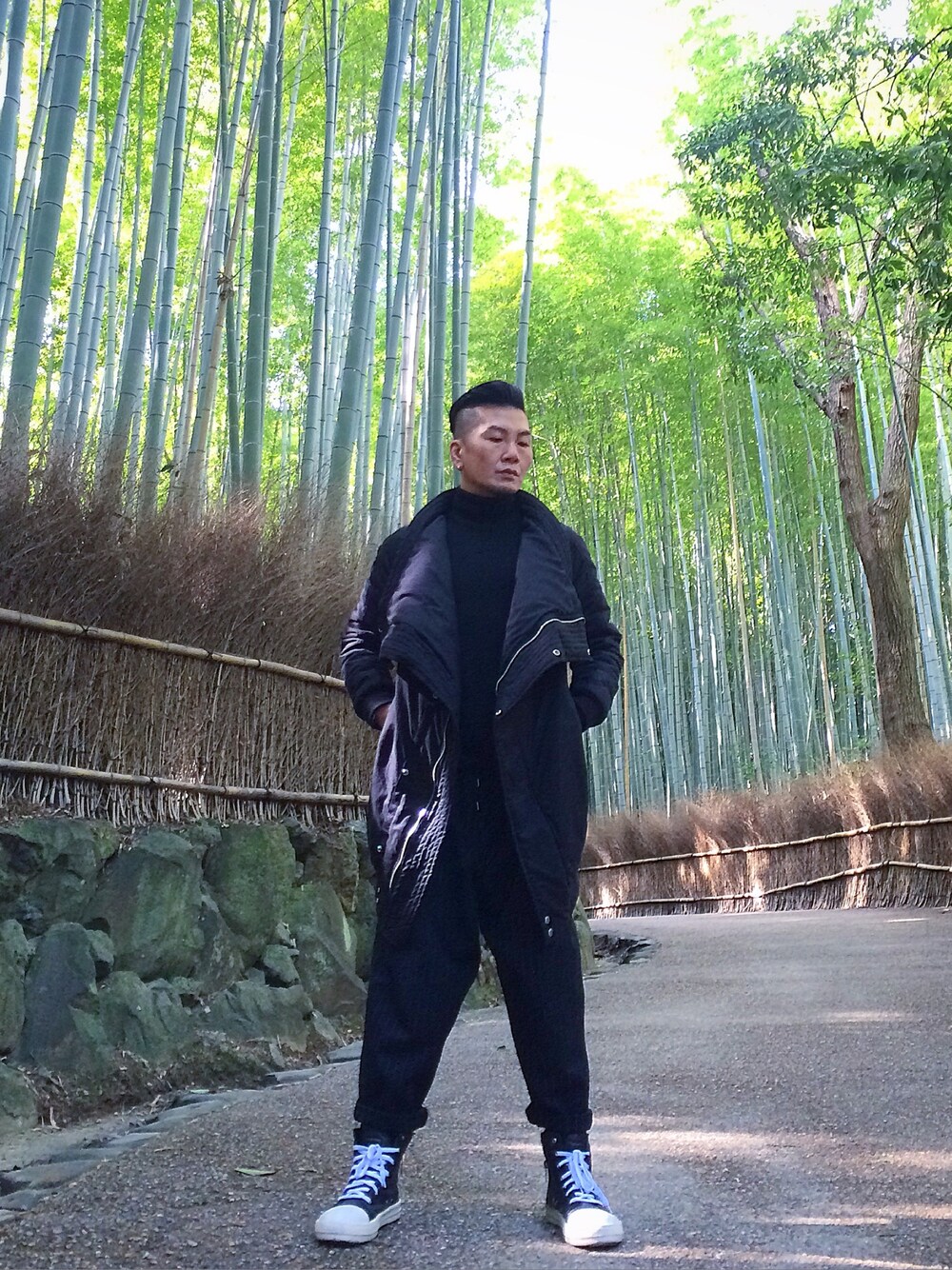 「DRKSHDW by RICK OWENSのアイテム（ダウンジャケット/コート、ブラック系）」を使った、dannyshihさん（メンズ・175cm）の冬コーディネートの1枚目の写真