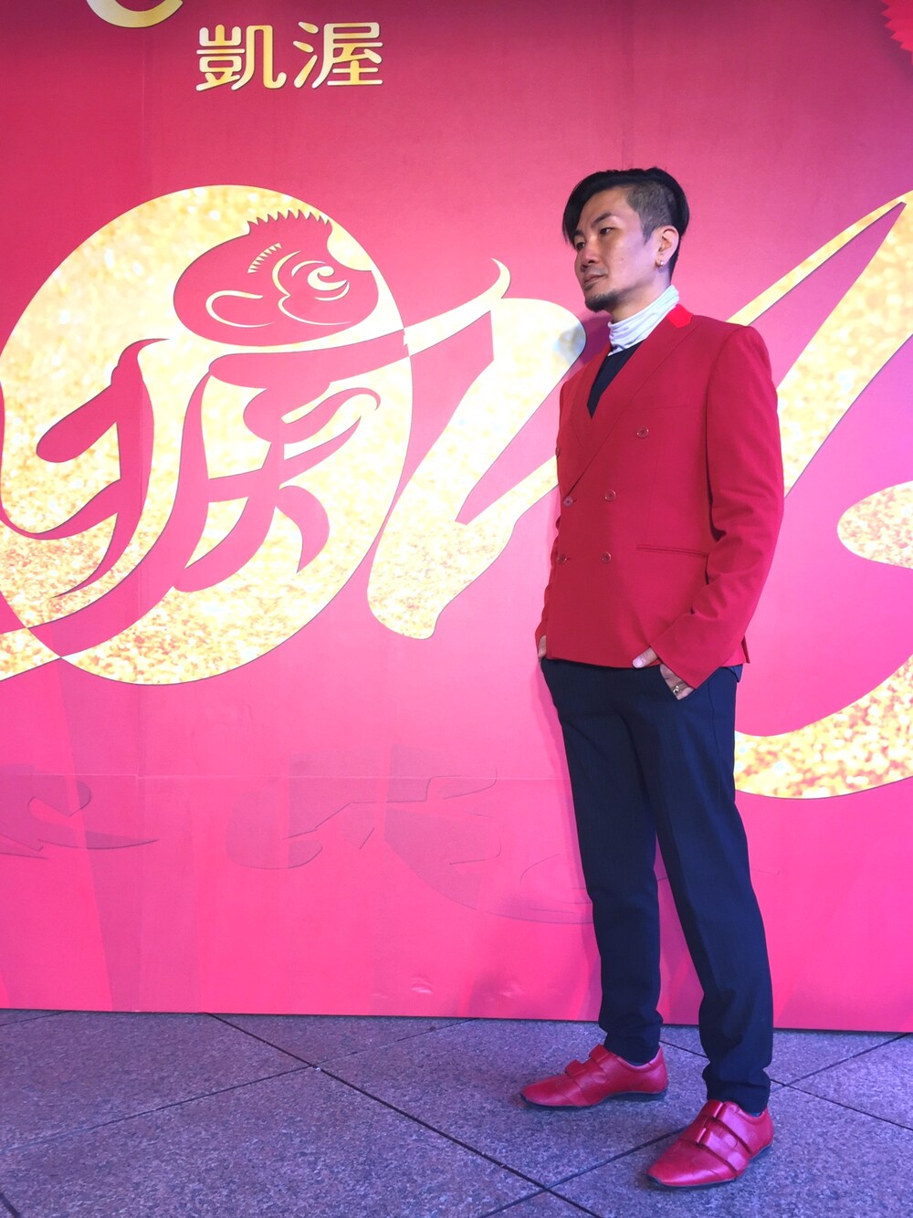 BOTTEGA VENETAのスーツジャケットを使った人気ファッション