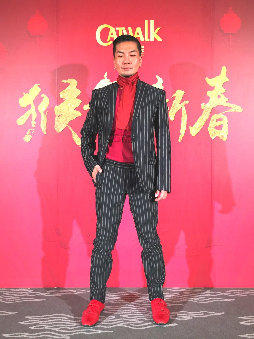 BOTTEGA VENETAのスーツジャケットを使った人気ファッション