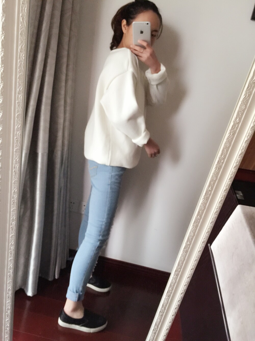 「MOUSSYのアイテム（ニット/セーター、ホワイト系）」を使った、Super皮皮Aquarius_原单小店さん（レディース・161cm）の春コーディネートの1枚目の写真