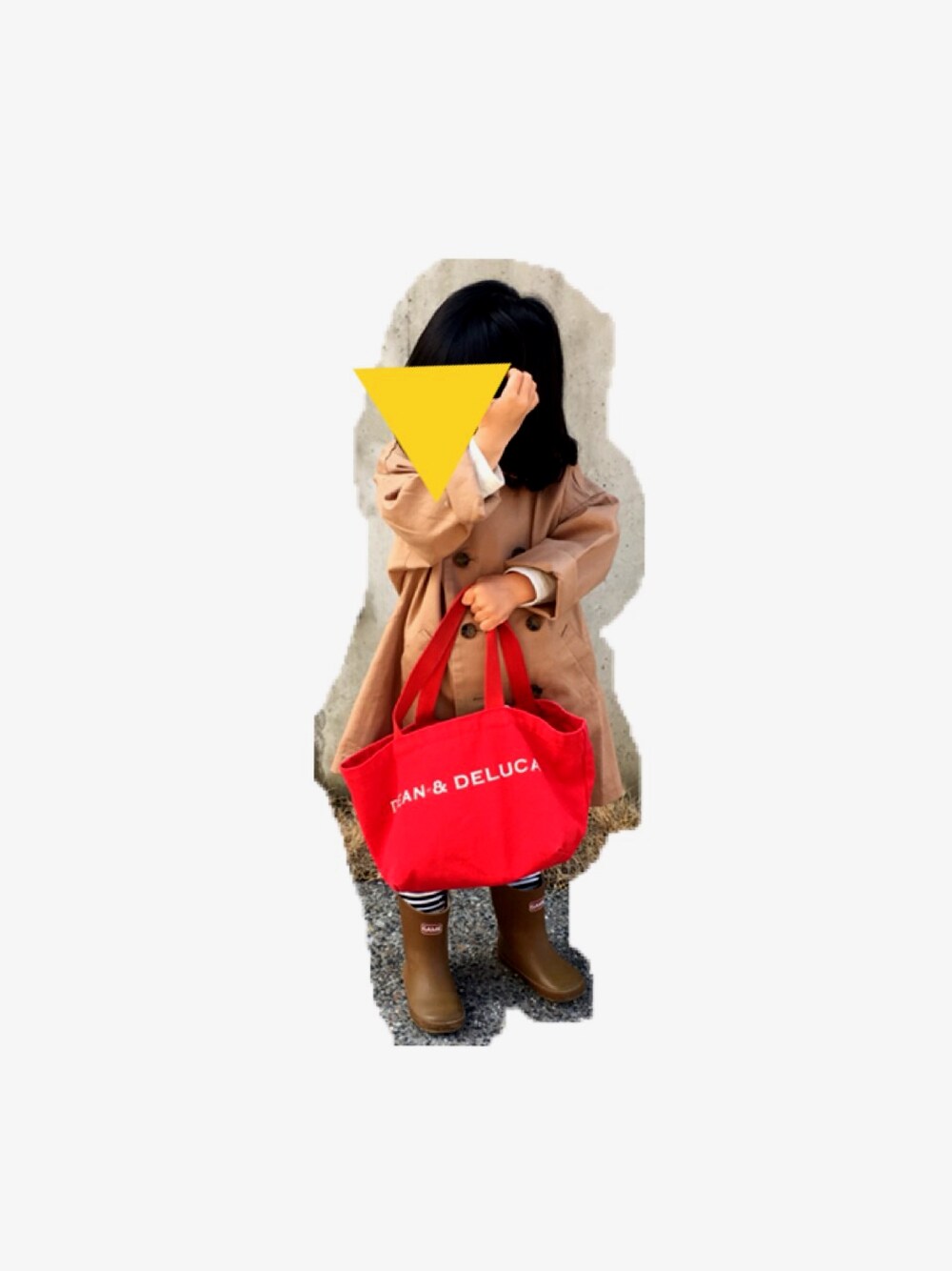 「長靴、キッズファッション、キッズコーデ」｜「フェリシモキッズのくったりダブルボタンコート＜ベージュ＞（その他アウター、ベージュ系）」を使った、ちょこさん（キッズ・100cm）の春コーディネートの1枚目の写真