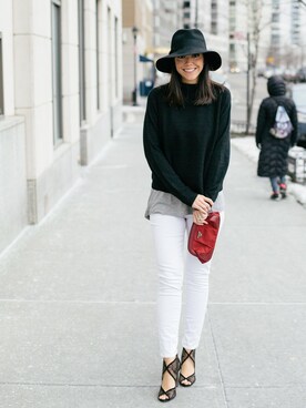 「CLUB MONACO（クラブモナコ）のアイテム（ニット/セーター、ブラック系）」を使った、Viviana Nordenさん（レディース・165cm）の春コーディネート