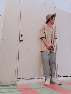 「SPINNS（スピンズ）のアイテム（Tシャツ/カットソー、ベージュ系）」を使った、SPINNS広島店さんの春コーディネート