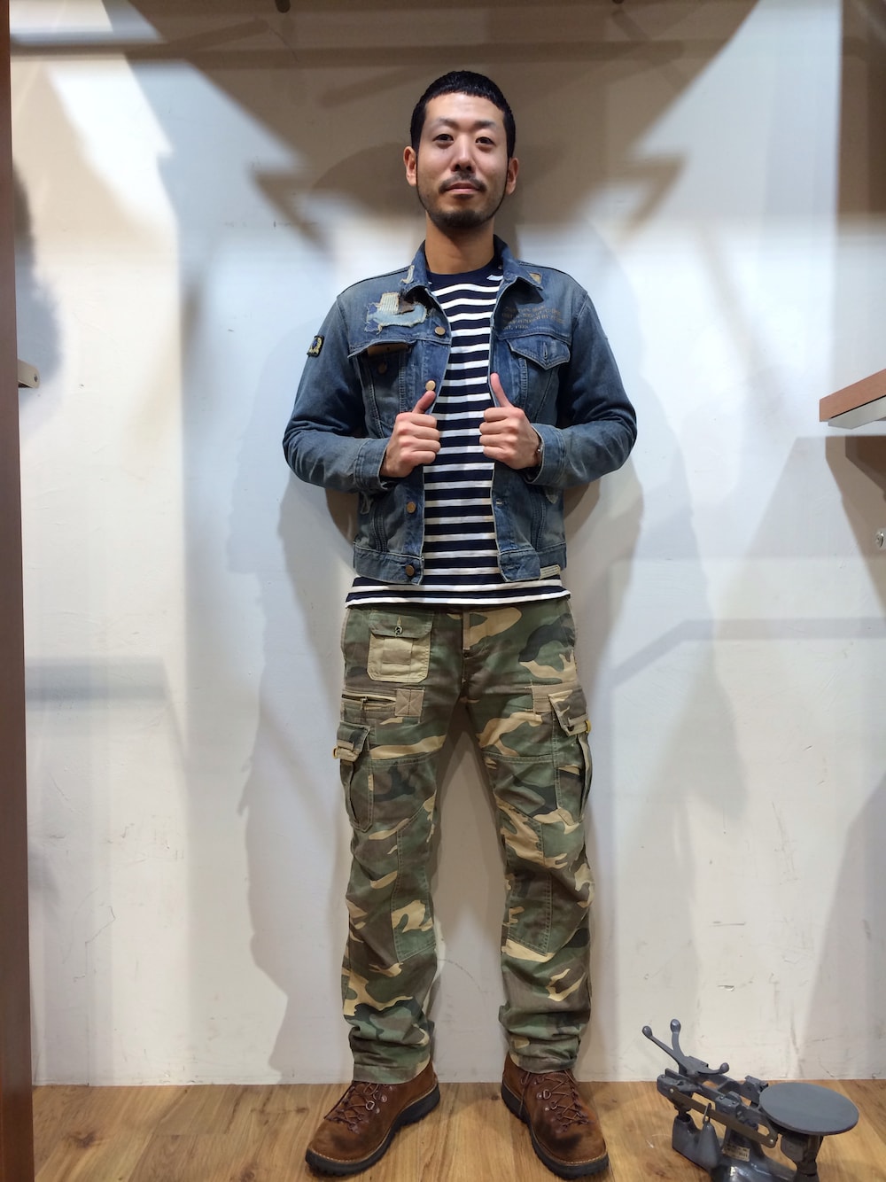 「カモフラ、デニムジャケット」｜「TYPE BLUEのTYPE BLUE(タイプブルー)/サージャント CHUCK(チャック)　デニムジャケット　REMAKE(リメイク)（デニムジャケット）」を使った、Yoshi Yamaさん（メンズ・174cm）の冬コーディネートの1枚目の写真