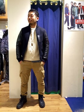 「ブラック×ホワイト」｜「アイテム（スタジャン）」を使った、Yoshi Yamaさん（メンズ・174cm）の秋コーディネート