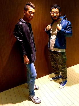 「blue」｜「アイテム（カーゴパンツ）」を使った、Yoshi Yamaさん（メンズ・174cm）の夏コーディネート