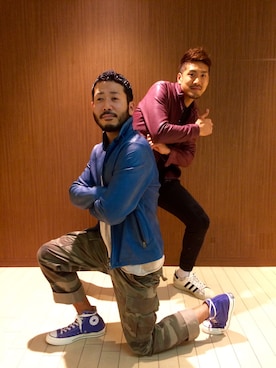 「blue」｜「アイテム（カーゴパンツ）」を使った、Yoshi Yamaさん（メンズ・174cm）の夏コーディネート