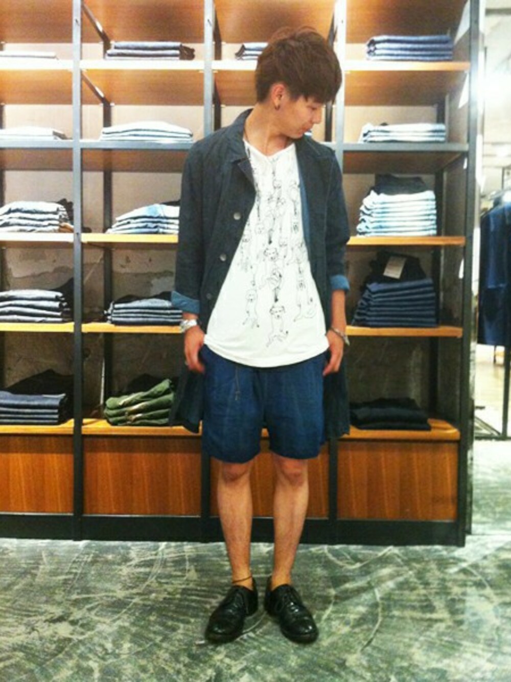 「Johnbull Private laboのコーティングコート(12337)（ステンカラーコート、グレー系）」を使った、Johnbull Private laboさん（メンズ・174cm）の夏コーディネートの1枚目の写真