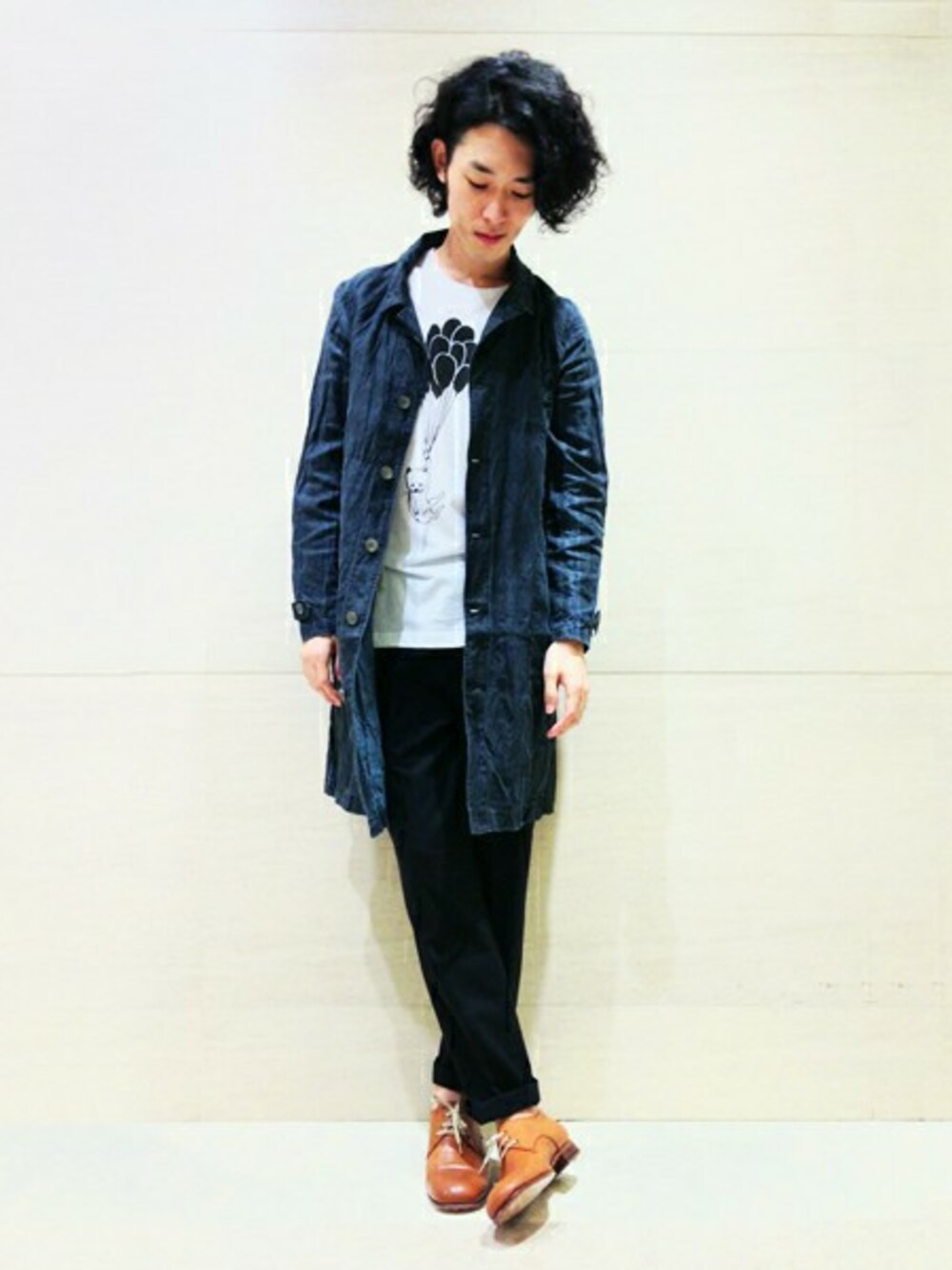 「Johnbull Private laboのコーティングコート(12337)（ステンカラーコート、グレー系）」を使った、Johnbull Private laboさん（メンズ・180cm）の夏コーディネートの1枚目の写真