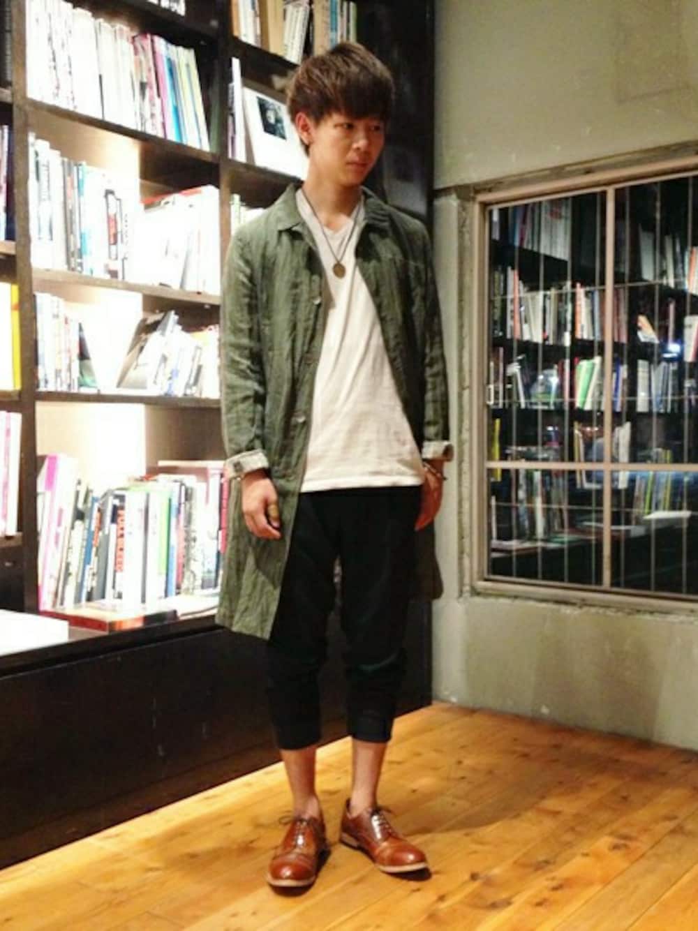 「Johnbull Private laboのコーティングコート(12337)（ステンカラーコート、グリーン系）」を使った、Johnbull Private laboさん（メンズ・174cm）の夏コーディネートの1枚目の写真