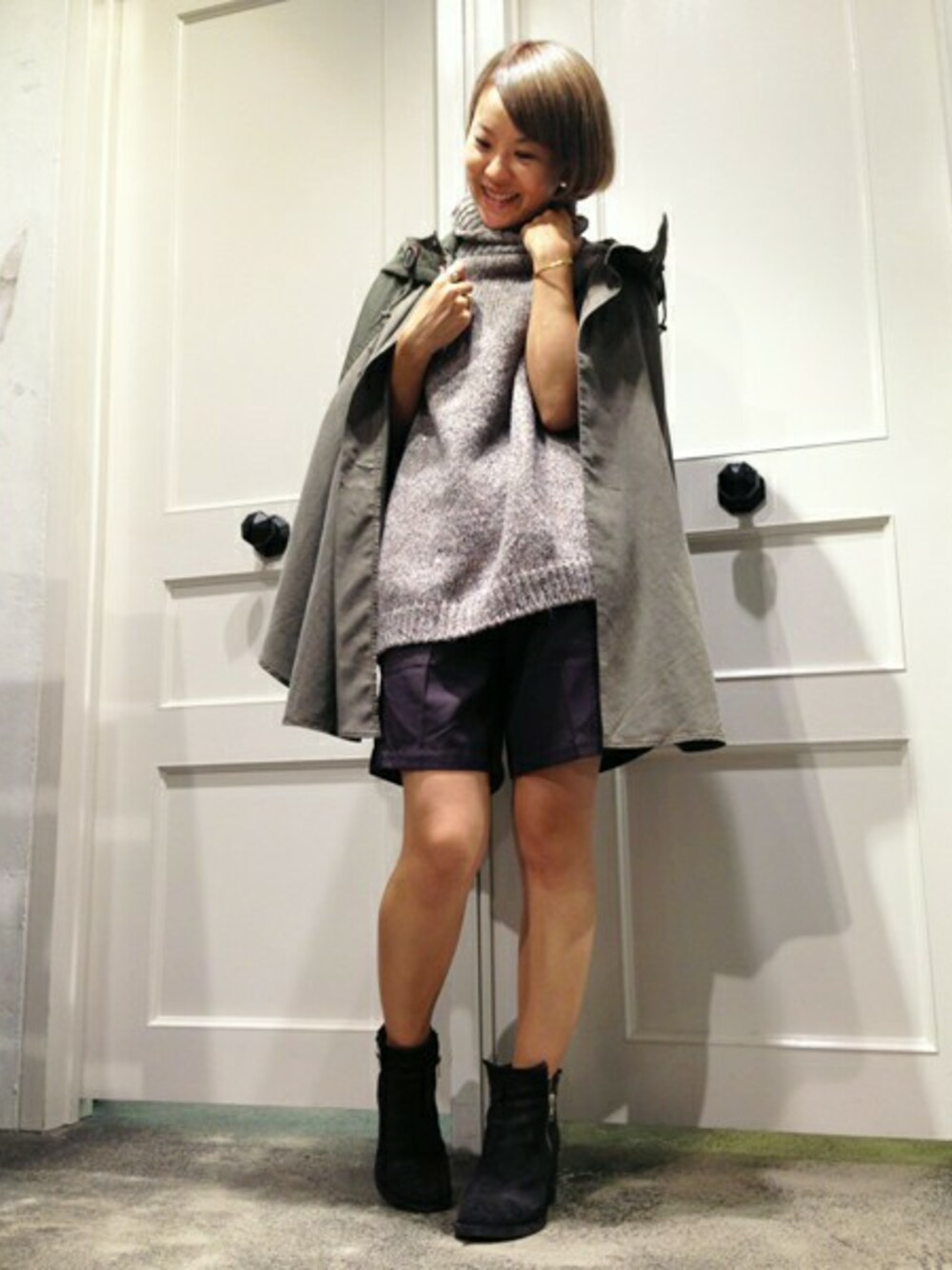 「Johnbull Private laboのミリタリーポンチョ(AL741)（ポンチョ、グリーン系）」を使った、Johnbull Private laboさん（レディース・154cm）の秋コーディネートの1枚目の写真