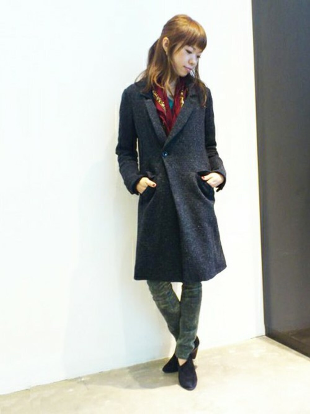「WEAR始めました！、カモフラ」｜「Johnbull Private laboのチェスターフィールドコート(AH877)（ステンカラーコート、ブルー系）」を使った、Johnbull Private laboさん（レディース・155cm）の秋コーディネートの1枚目の写真