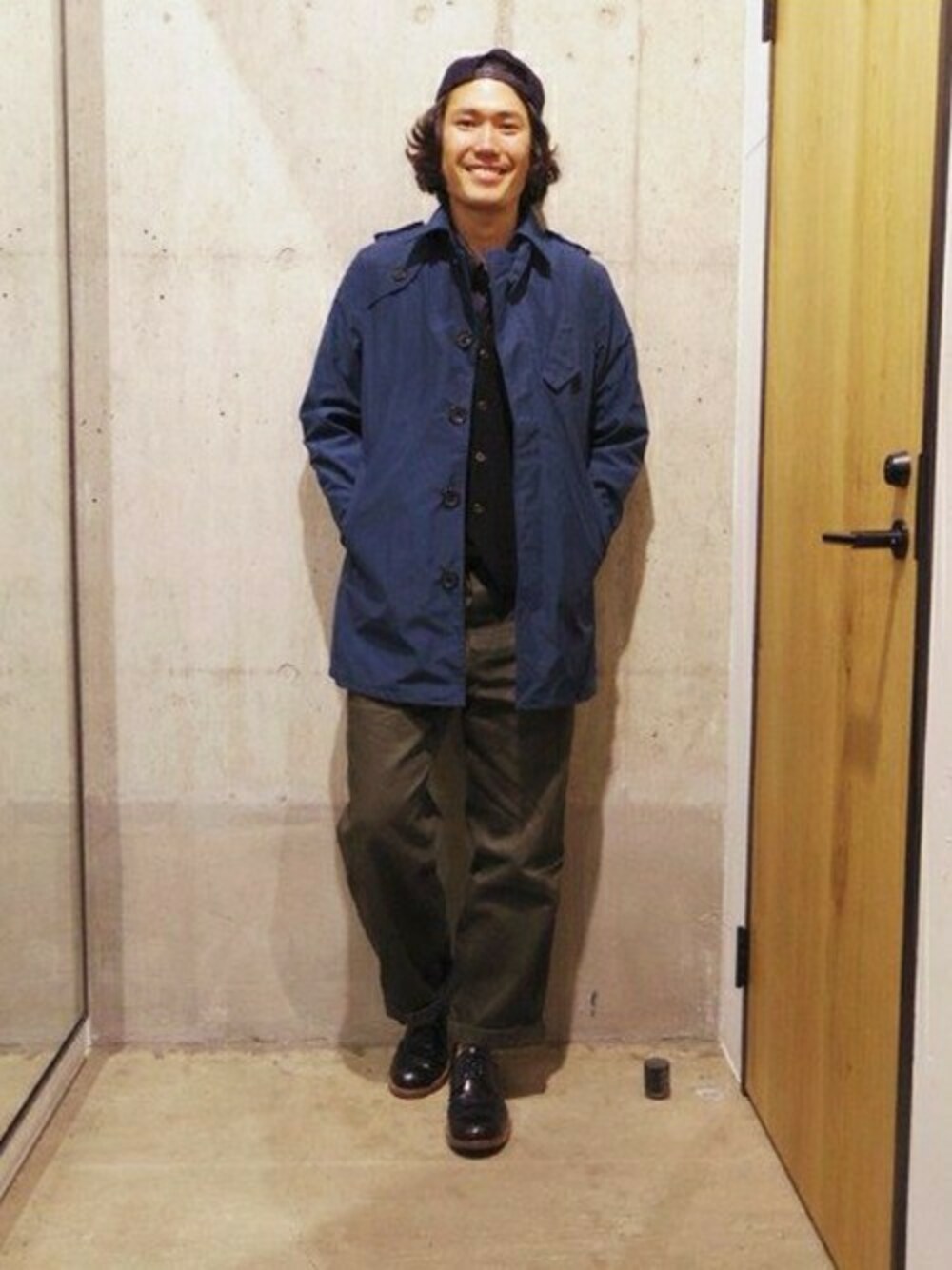 「ブルー、カラーアウター」｜「Johnbull Private laboのクラシックデニムシャツ【ノンウォッシュ】（13292）（シャツ/ブラウス、ブルー系）」を使った、Johnbull Private laboさん（メンズ・174cm）の冬コーディネートの1枚目の写真