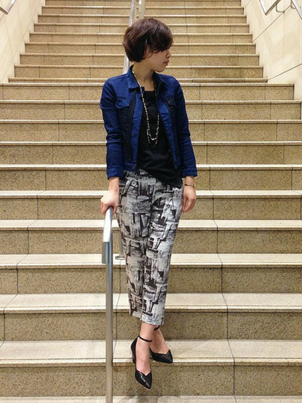 「Johnbullのパターンイージーパンツ（AP236）（その他パンツ、ブラック系）」を使った、Johnbull Private laboさん（レディース・166cm）の春コーディネートの1枚目の写真