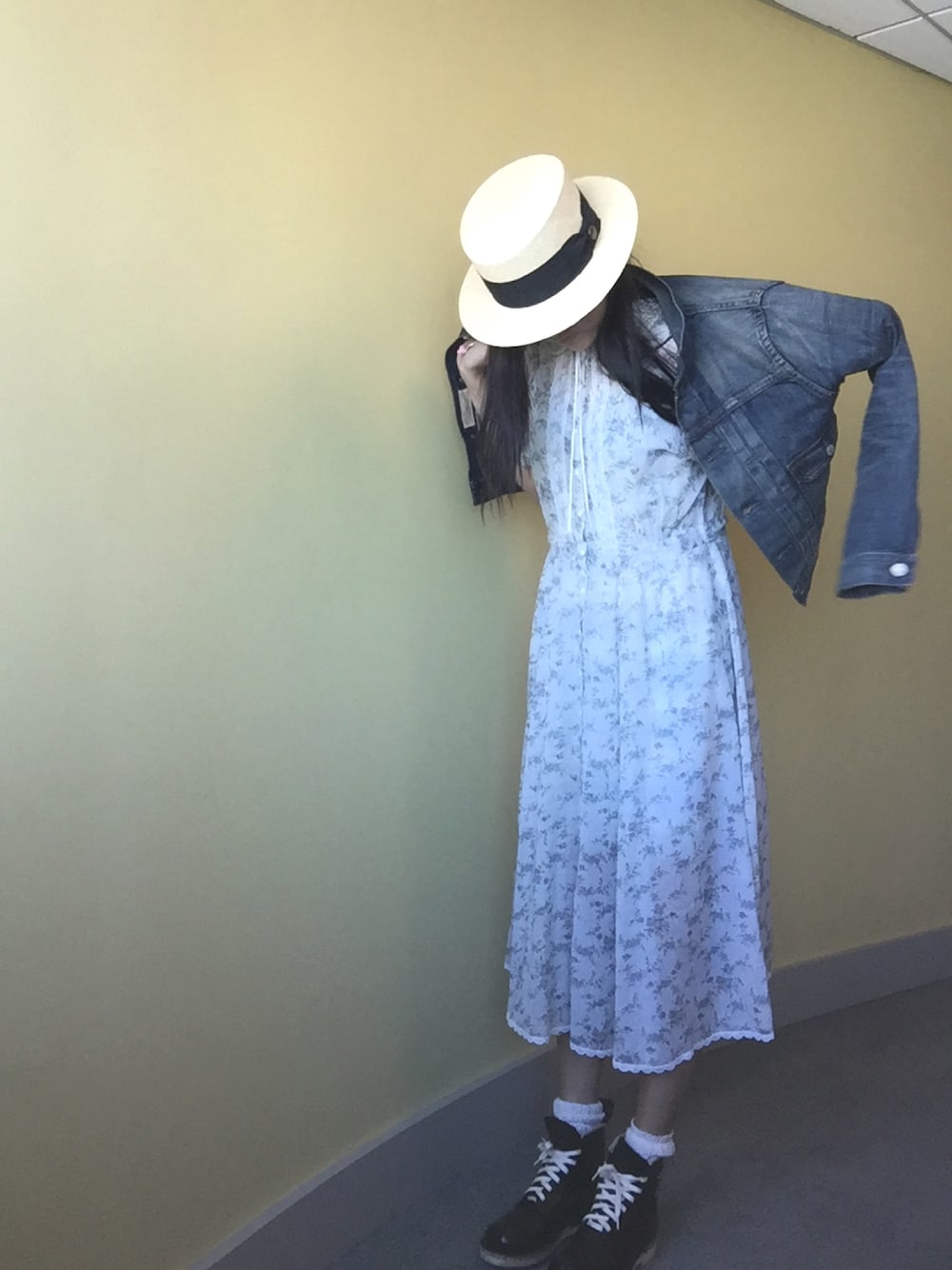 「ガニーサックス、used、花柄、春コーデ、花柄ワンピース、ヴィンテージ、アメリカ」｜「VINTAGEのアイテム（ワンピース、ホワイト系）」を使った、Natsuki Tanakaさん（レディース・168cm）の冬コーディネートの1枚目の写真