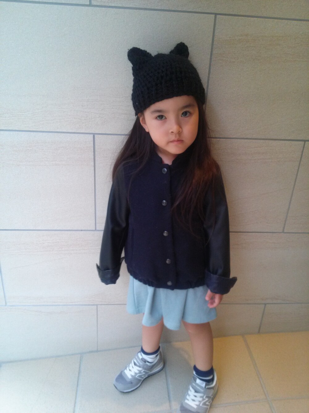 「ネコ耳、スタジャン、ニット帽」｜「ZARA KIDSのアイテム（ブルゾン、ブラック系）」を使った、mihoさん（キッズ・100cm）の秋コーディネートの1枚目の写真