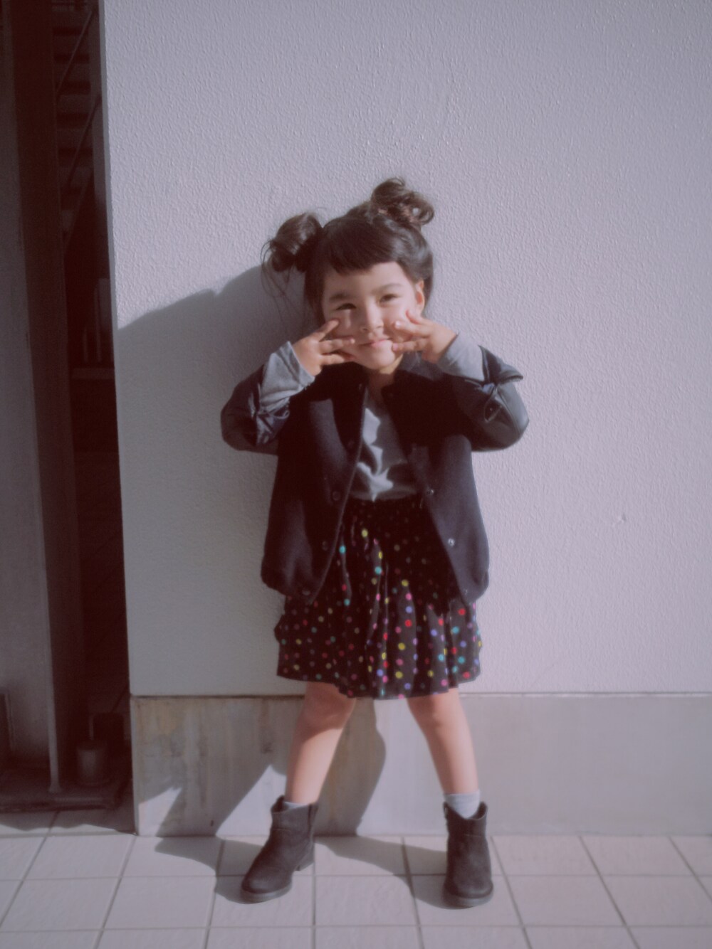 「スタジャン、サスペンダー、ドット、ウエストイン」｜「ZARA KIDSのアイテム（ブルゾン、ブラック系）」を使った、mihoさん（キッズ・100cm）の秋コーディネートの1枚目の写真