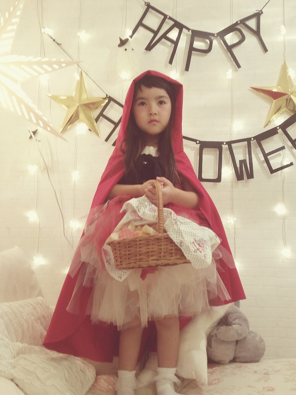 「WEAR HALLOWEEN 2015、赤ずきん、赤ずきんちゃん」｜「Handmadeのアイテム（スカート、レッド系）」を使った、mihoさん（キッズ・110cm）の秋コーディネートの1枚目の写真
