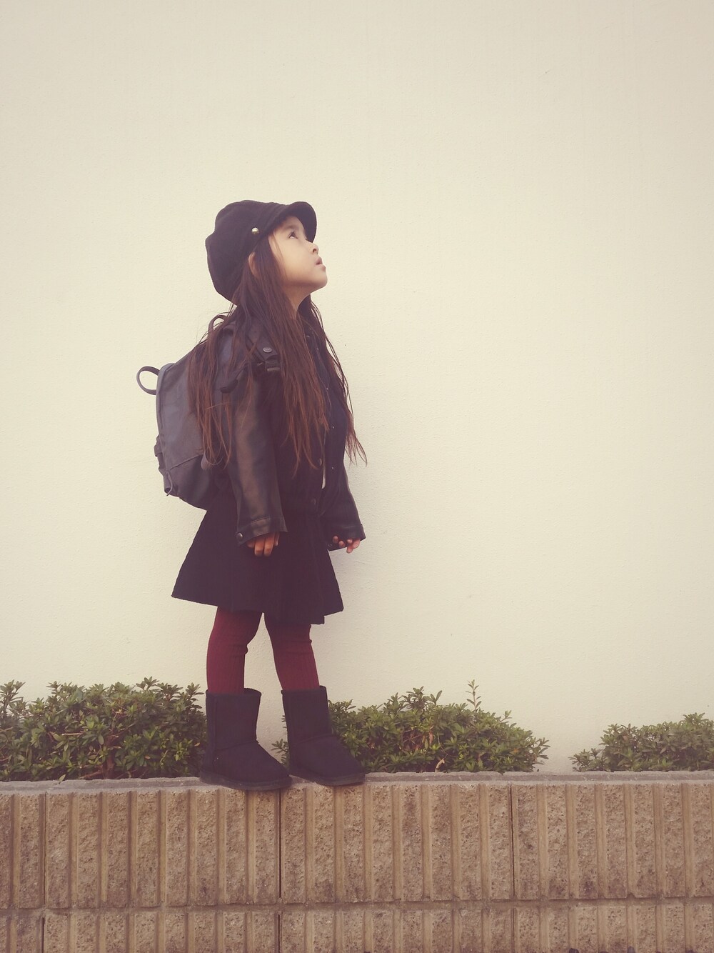 「GAP、オンザ眉毛、kids、ニットスカート、女の子、kidsfashion、5歳、スタジャン、女の子コーデ、ニット」｜「ZARA KIDSのアイテム（ブルゾン、ブラック系）」を使った、mihoさん（キッズ・110cm）の秋コーディネートの1枚目の写真
