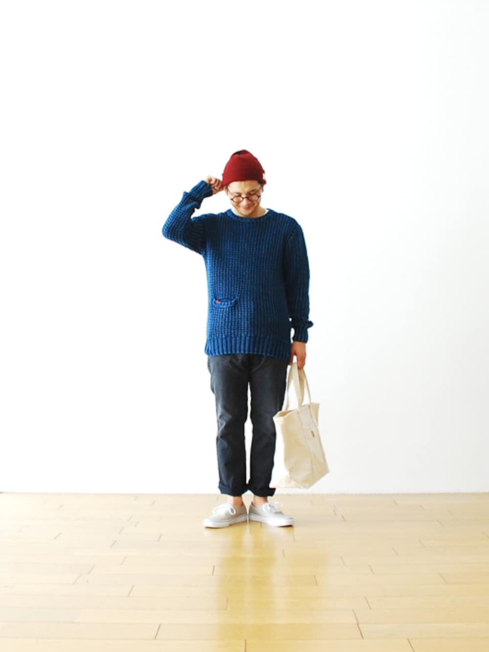 ニット/セーターを使った「インディゴ染め」の人気ファッション