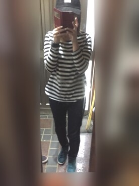「AZUL（アズール）のアイテム（Tシャツ/カットソー、ブラック系）」を使った、まなみさん（レディース・153cm）の秋コーディネート