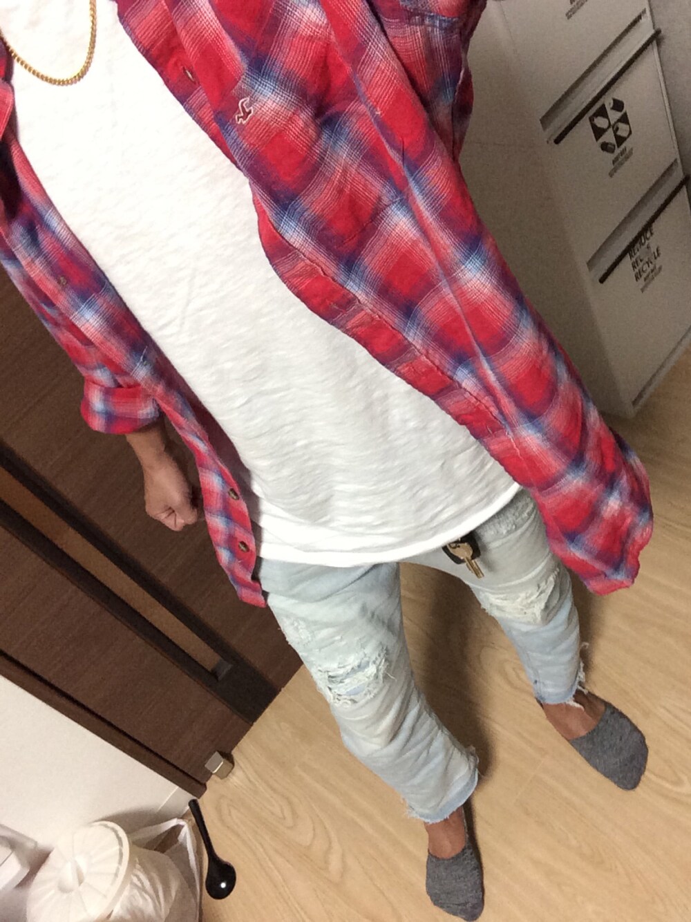 「アメリカンイーグル、ホリスター、アズールバイマウジー(AZUL by moussy)」｜「Hollisterのアイテム（シャツ/ブラウス、レッド系）」を使った、あさん（メンズ・158cm）の夏コーディネートの1枚目の写真