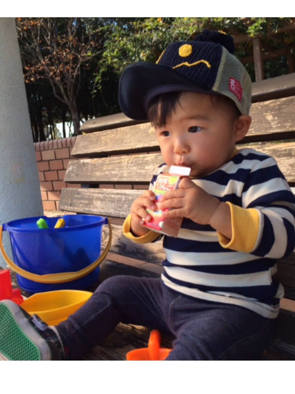 「男の子、公園スタイル、プチプラ」｜「Birthdayのアイテム（キャップ、ブルー系）」を使った、hikAru★さん（キッズ・80cm）の秋コーディネートの1枚目の写真