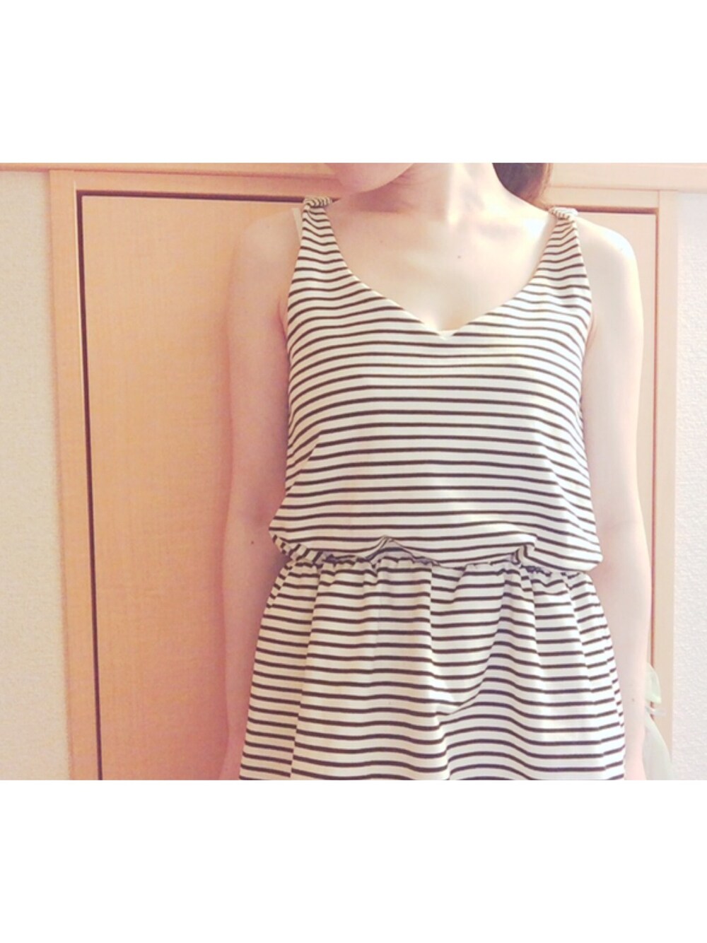 「シンプル、ボーダー、bed&breakfast」｜「BED&BREAKFASTのFloat Thin Stripe スリーブレスドレス（ワンピース、ブルー系）」を使った、mina。さん（レディース・149cm）の夏コーディネートの1枚目の写真