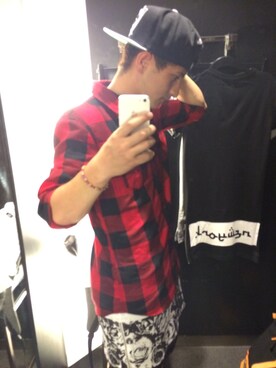 「H&M（エイチ・アンド・エム）のアイテム（シャツ/ブラウス、レッド系）」を使った、marcos3097さん（メンズ・167cm）の秋コーディネート