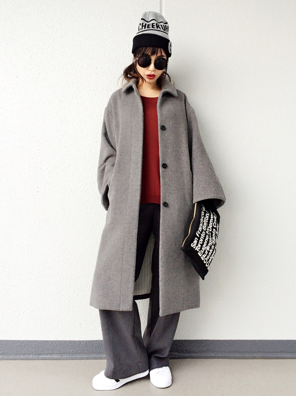 「outfit、ootd、ニット帽、ワイドパンツ、eighter、murua、グレー、adidas、WEGO、WEARBOOKエントリー」｜「WEGOのWEGO/ラウンドタイプサングラス（サングラス、ゴールド系）」を使った、Aiさん（レディース・162cm）の冬コーディネートの1枚目の写真