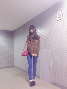 「TITTY&CO.（ティティーアンドコー）のアイテム（デニムパンツ、ブルー系）」を使った、MISAKIさん（レディース・176cm）の秋コーディネート