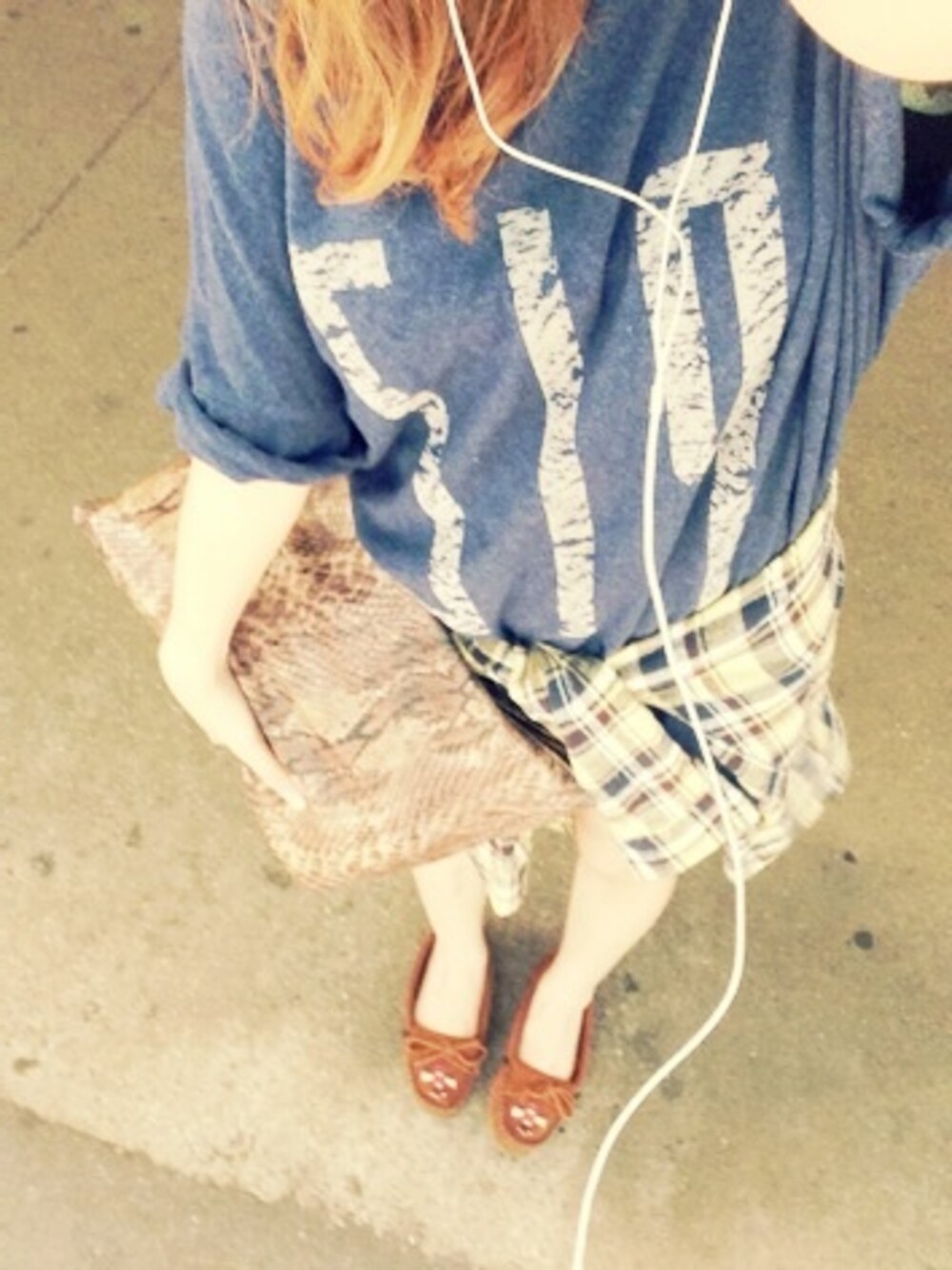 「カジュアル、秋色、ootd」｜「TODAYFULのパイソンクラッチ（クラッチバッグ、ブラウン系）」を使った、miho takahashiさん（レディース・153cm）の夏コーディネートの1枚目の写真