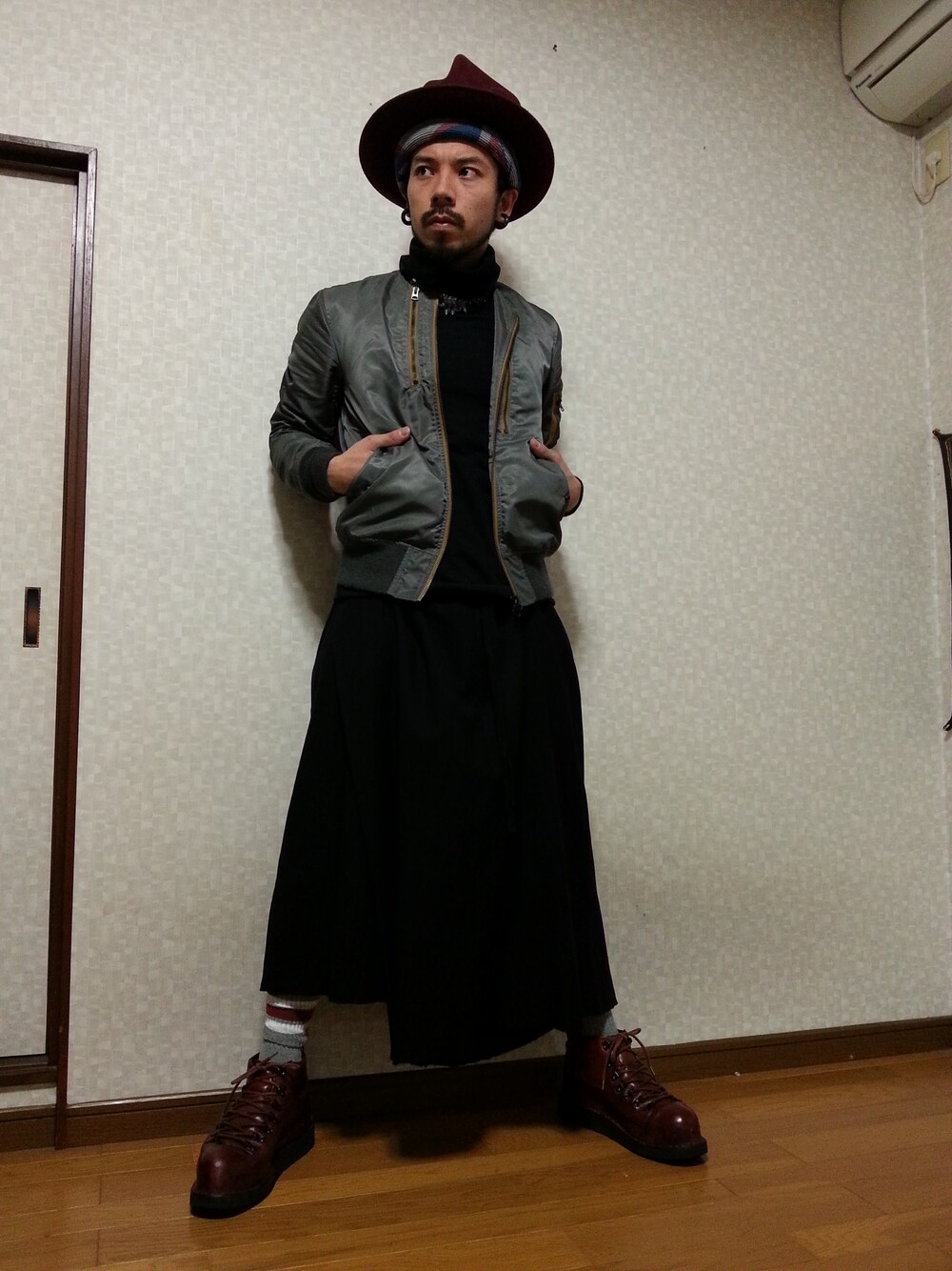 「MA-1、ハイネック、ラインソックス」｜「markaのアイテム（ミリタリージャケット、グリーン系）」を使った、jesse@heIkさん（メンズ・171cm）の秋コーディネートの1枚目の写真