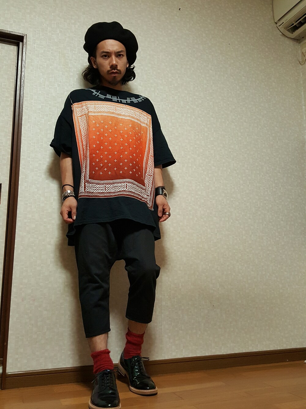 「ビッグT、バンダナ、ベレー、ビッグシルエット」｜「elephanttribalfabricsのアイテム（トップス、オレンジ系）」を使った、jesse@heIkさん（メンズ・171cm）の夏コーディネートの1枚目の写真