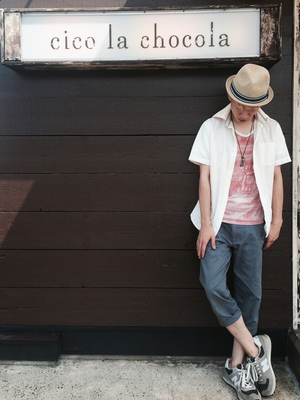 「半袖シャツ」｜「MYSELF ABAHOUSEのNEW BALANCE ML574（スニーカー、グレー系）」を使った、さぼさん（メンズ・165cm）の春コーディネートの1枚目の写真