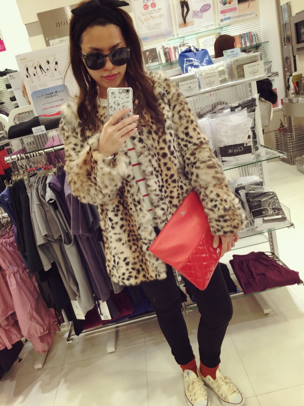 「カジュアル、ファーコート」｜「HIANDのアイテム（ニット/セーター、ホワイト系）」を使った、yuki♡さん（レディース・158cm）の冬コーディネートの1枚目の写真