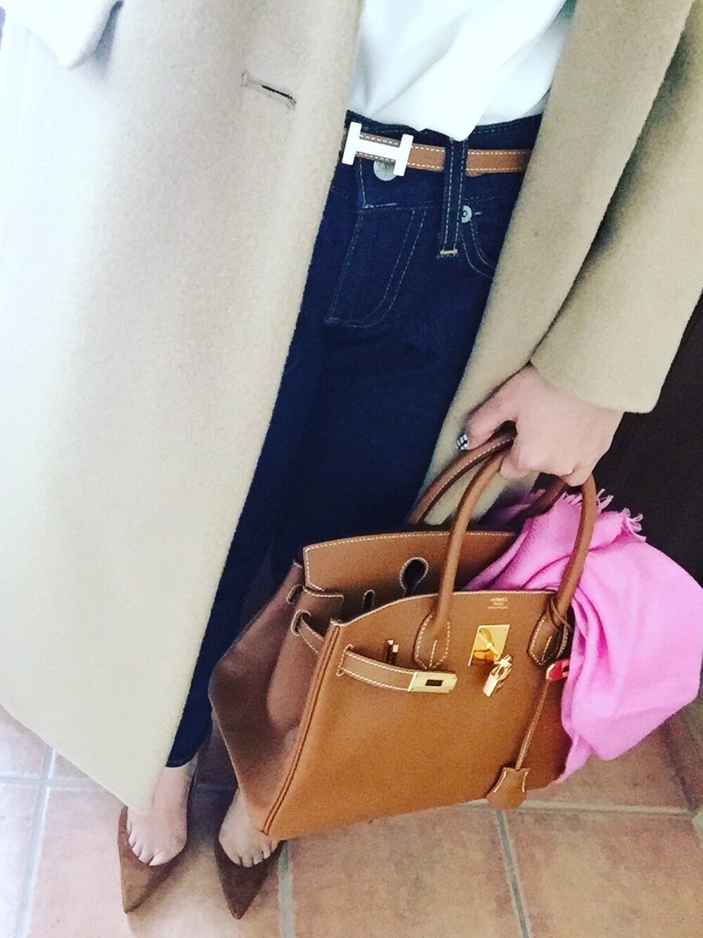「HERMES、camel、大人カジュアル」｜「AGのアイテム（デニムパンツ、ブルー系）」を使った、yuki♡さん（レディース・158cm）の冬コーディネートの1枚目の写真