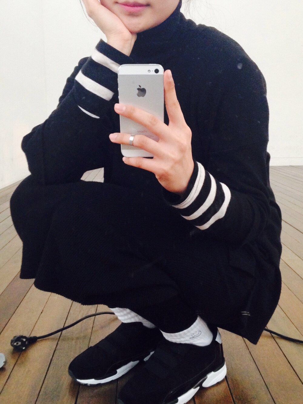 「daily look、NIKE、black and white、stripe、low classic」｜「LOW CLASSICのアイテム（スニーカー、ブラック系）」を使った、marchaさん（レディース・167cm）の冬コーディネートの1枚目の写真