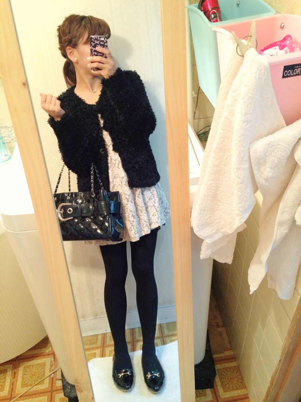 「レース、ワンピース、タイツ、しまむら、プチプラ、おでかけ、ブラック、ベージュ、もこもこ、dazzlin」｜「no brandのアイテム（ジャケット/アウター、ブラック系）」を使った、Ｓａｒｉさん（レディース・154cm）の秋コーディネートの1枚目の写真