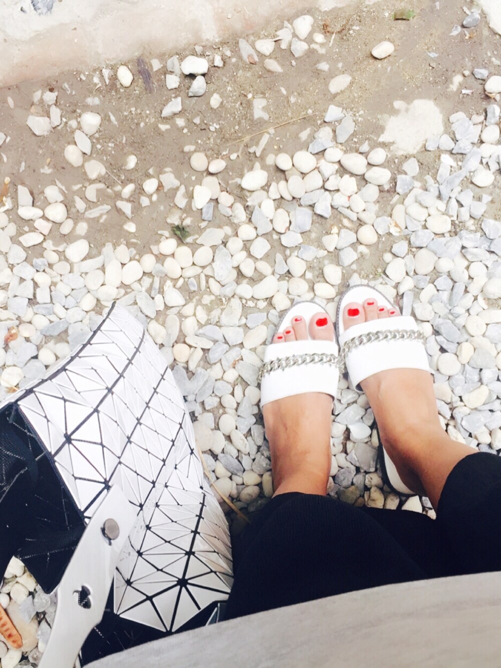 「Casualwear、BAO BAO ISSEY MIYAKE、baobao、weekend、Tshirts、GU、UNIQLO、summer、Ootd #」｜「BAO BAO ISSEY MIYAKEのアイテム（トートバッグ、ホワイト系）」を使った、Cocoさん（レディース・165cm）の夏コーディネートの1枚目の写真
