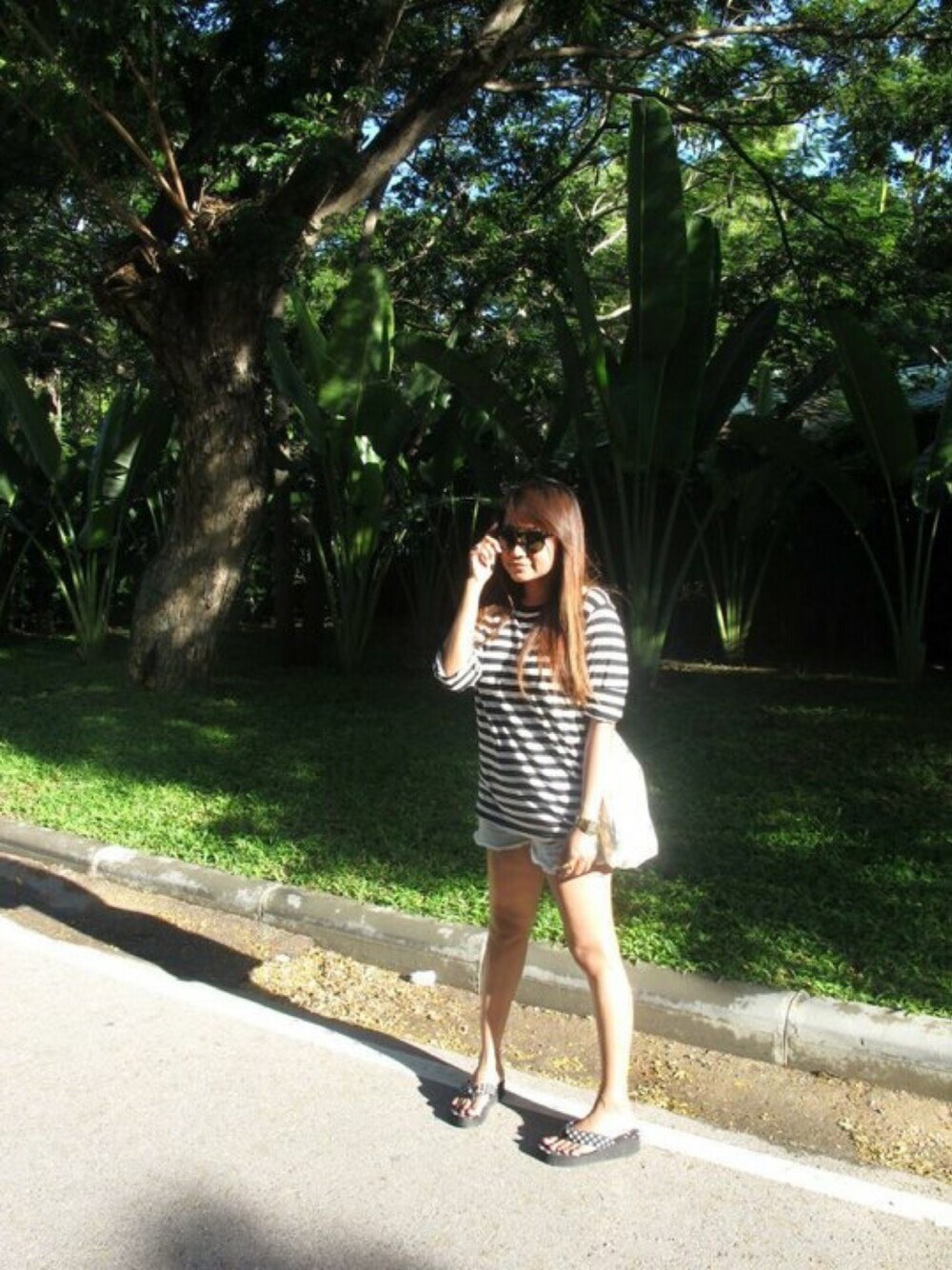 「shortpants、summer style、summer outfit、casual chic、ZARA、COMME des GARCONS、H&M、hotpants、stripe、TOKYO」｜「Ray-BanのRay-Ban WAYFARER(F) 52mm サングラス（サングラス、ブラック系）」を使った、Cocoさん（レディース・165cm）の夏コーディネートの1枚目の写真