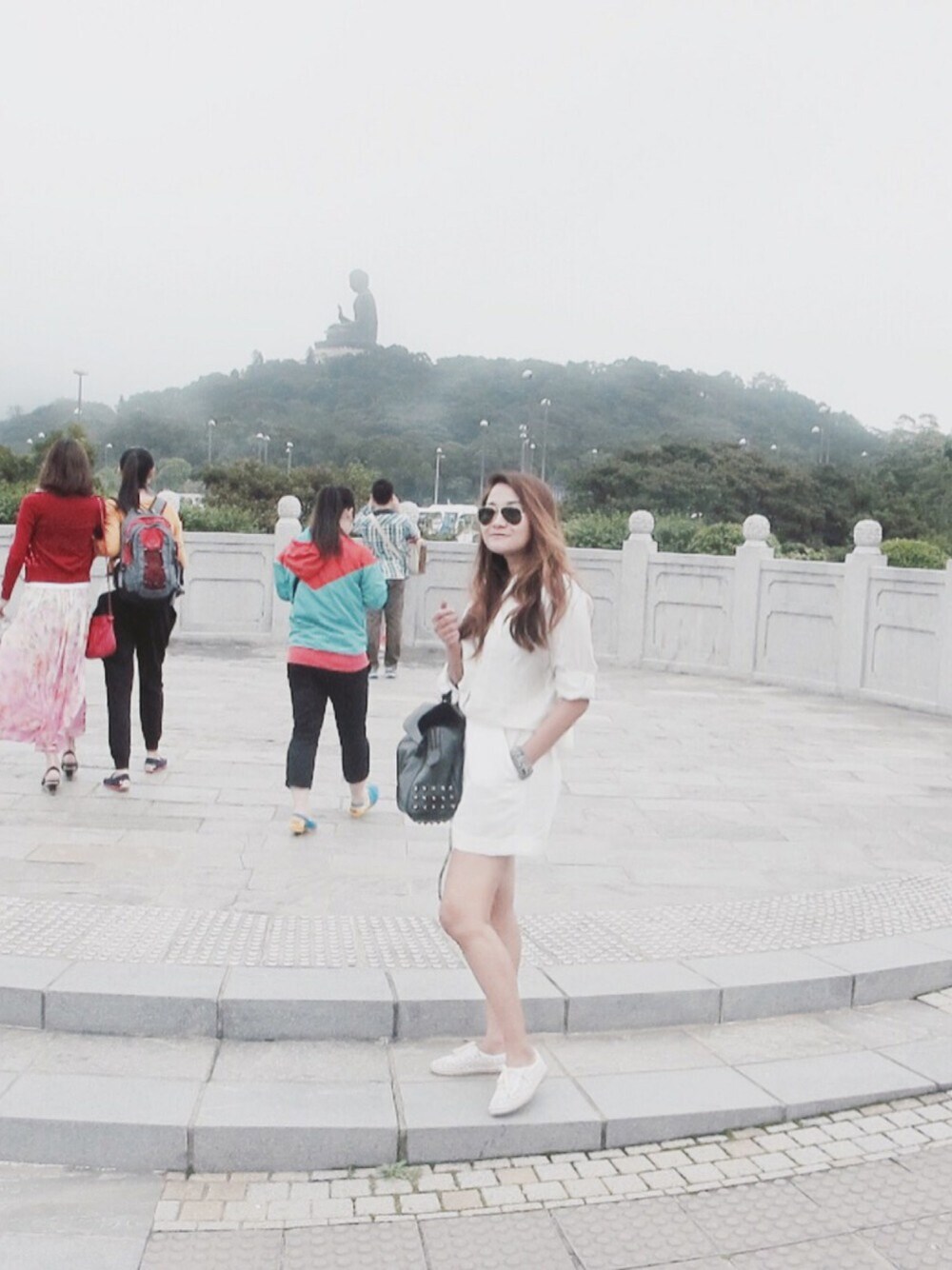 「summer、ootd、white、white shirt、ZARA、murua、keds、ray ban、casual、Chilling」｜「Ray-Banの【Ray Ban/レイバン】ROUND FOLDING（サングラス、ブラック系）」を使った、Cocoさん（レディース・165cm）の夏コーディネートの1枚目の写真