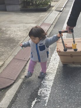「patagonia（パタゴニア）のアイテム（ダウンベスト、ブルー系）」を使った、heroさん（キッズ・90cm）の冬コーディネート
