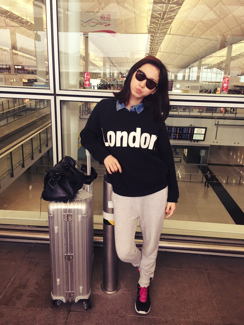 「hkgirl、travel、airport、shanghai、black、grey、ootd、H&M、NIKE、holiday」｜「NIKEのFlex 2013（スニーカー、ブラック系）」を使った、giselleさん（レディース・169cm）の春コーディネートの1枚目の写真