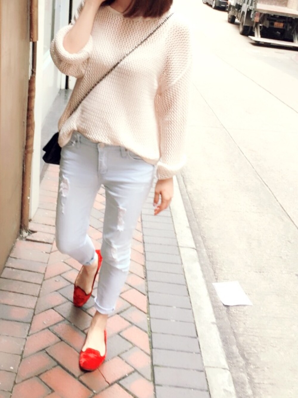 「hkgirl、casual、gisellelee、seethroughtop、denim、red、spring」｜「H&Mのアイテム（その他トップス、ベージュ系）」を使った、giselleさん（レディース・169cm）の春コーディネートの1枚目の写真