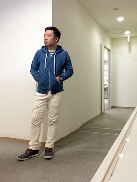 「アイテム（パーカー、ブルー系）」を使った、よんさん（メンズ・166cm）の春コーディネート